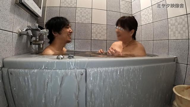 東京爆乳個撮隊 あやめ サンプル画像 12