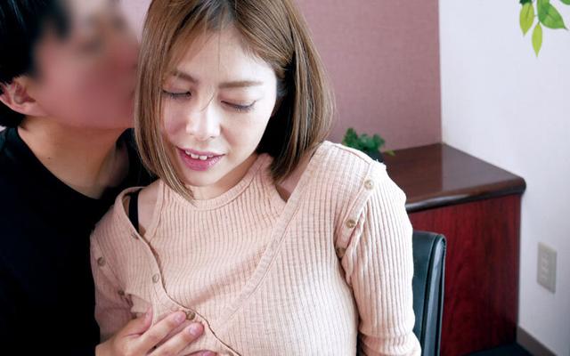卯水咲流がドM旦那の目の前でイチャラブ見せつける… サンプル画像 2