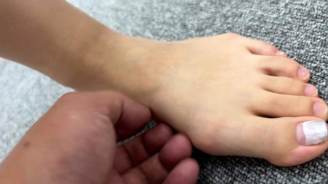 街角で声をかけてくすぐりさせてもらう ファミレスウェイター ありすちゃん サンプル画像 17