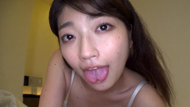 舌割れトロ顔女子がM男に濃厚鼻フェラ サンプル画像 1