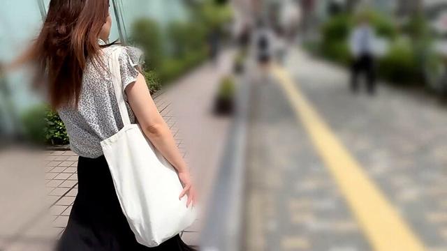 街角で声をかけてパンツの染みを見せてもらう ドラッグストア店員 あいるちゃん サンプル画像 1