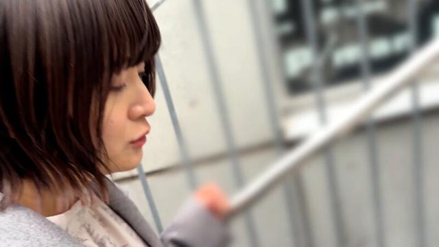 街角で声をかけてパンツの染みを見せてもらう 飲食店アルバイト みこちゃん サンプル画像 1