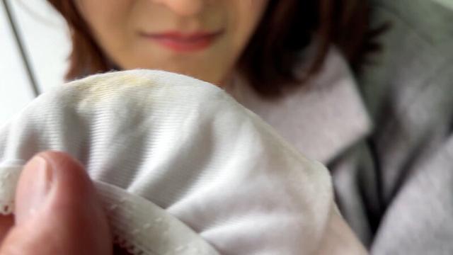 街角で声をかけてパンツの染みを見せてもらう 飲食店アルバイト みこちゃん サンプル画像 11