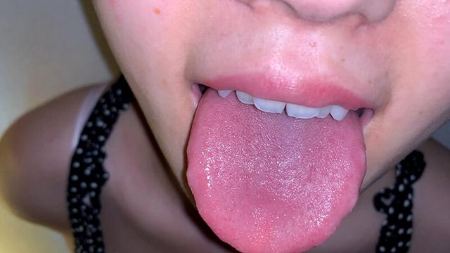 水沢つぐみを押し倒して口内に無理やり鼻突っ込んでみた サンプル画像 4
