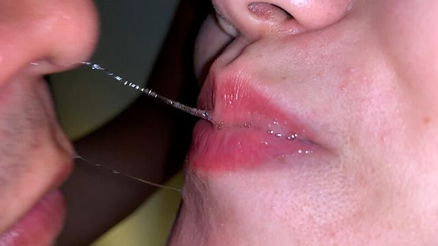 水沢つぐみを押し倒して口内に無理やり鼻突っ込んでみた サンプル画像 7