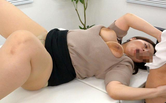 同じ職場で働く嫁の母 Hカップの誘惑に我慢できない 彩乃ゆかり サンプル画像 9