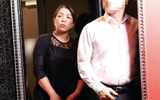 法事帰りに飲み過ぎて…巨乳＆巨尻のえげつないデカ乳輪肉感義母 御子柴美花 サンプル画像 7