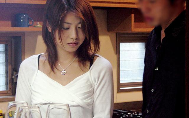 大変態家族 我が家はいつも誰かが近親セックスしている歪んだ日常2枚組 サンプル画像 12