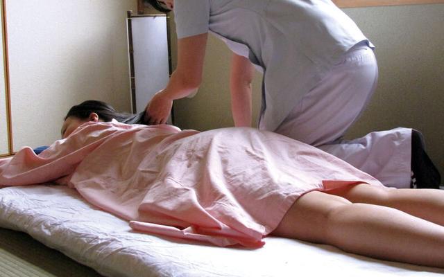 寝取られ妻隠し撮り投稿 愛する妻が他人男の勃起チ○ポを咥えてヤラれてしまう！？5家族2枚組 サンプル画像 6