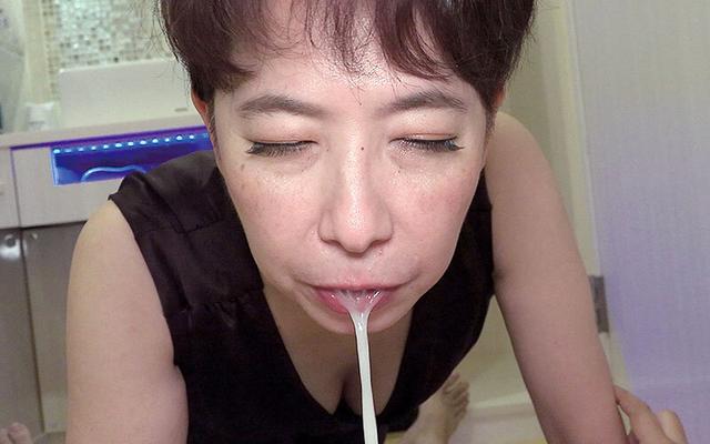 スナックママの美の秘訣 六十路の精子ハンター 川原みづほ サンプル画像 14