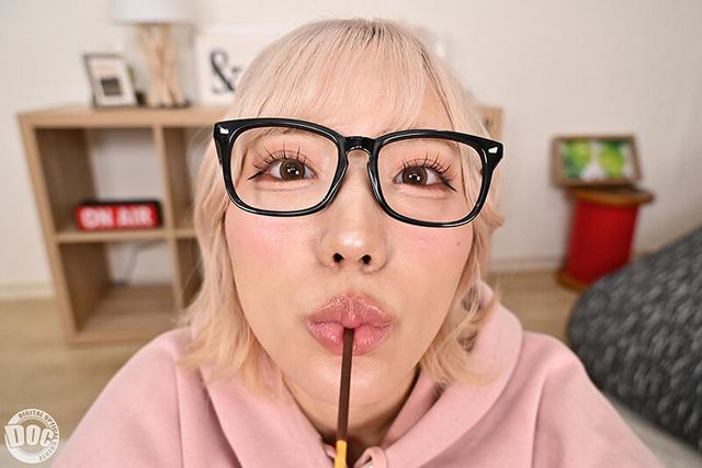 【VR】「寒いしダルくて出れない」無気力ギャルとコタツ王様ゲームで密着汗だくSEX 春陽モカ サンプル画像 8