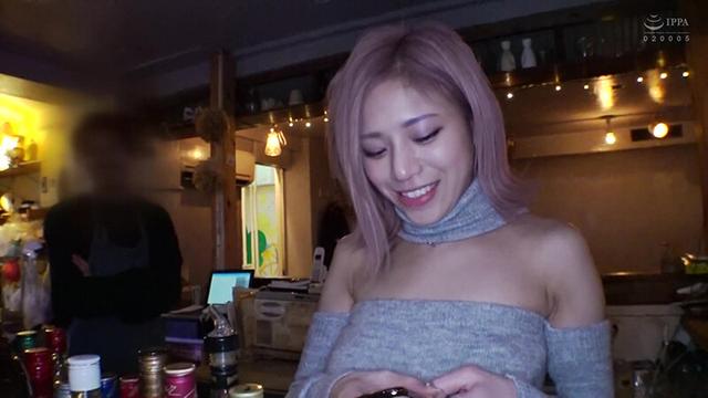 噂の美人看板娘にアタックナンパ！接客も外見も最高な看板娘はセックスも最高にエロい！ サンプル画像 1