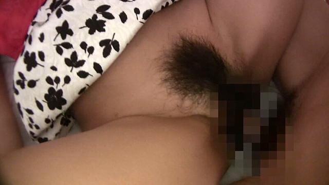 3人も産んだとは思えないスリムボディ奥様はスケスケ下着の上から当てられた初電マに糸を引く本気汁！久しぶりの男に壊れちゃいそうなほど感じちゃう！ サンプル画像 13