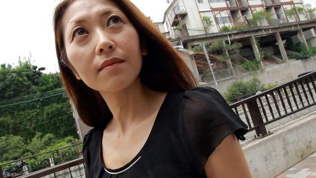 3ヶ月前に別れたばかりの性欲強めのスレンダー熟女が我慢できずにAVセックスで肉欲暴走SEX！ サンプル画像 1