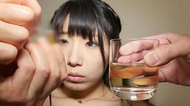 出演に応募してきた結婚6年目の美人妻！目隠しから始まるSEXにイキ狂う！ サンプル画像 3