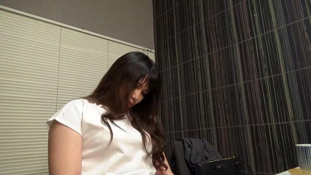 化粧品メーカーの就活現場での担当者による身勝手いじくり倒し面接 コスメ大好きJDの前のめり面接 スタイリストの資格あります！ サンプル画像 2
