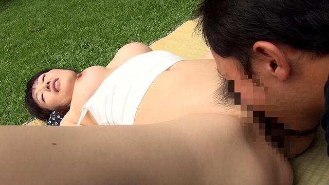 可愛いらしい我慢できない田舎の五十路熟女と野外で濃厚SEX！ サンプル画像 6