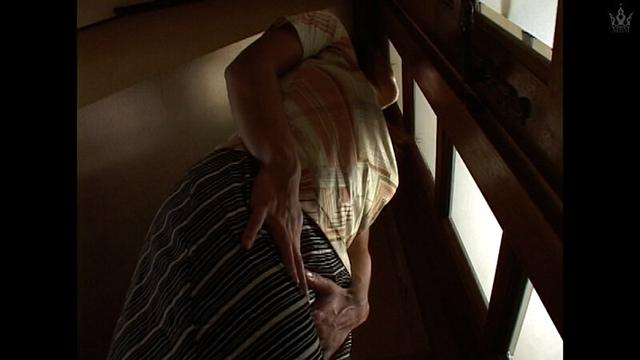 淫乱家政婦が富豪の家で繰り広げる破廉恥な日常！カラダを武器に一家にご奉仕する家政婦！ サンプル画像 8