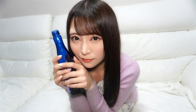 【配信限定】ほろ酔いから豹変！激カワ女優さんと宅飲みxイチャラブSEX:Vol.1 サンプル画像 9
