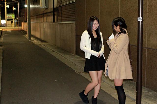 美女が美女をガチ口説き！素人ナンパレズビアン 2 サンプル画像 6
