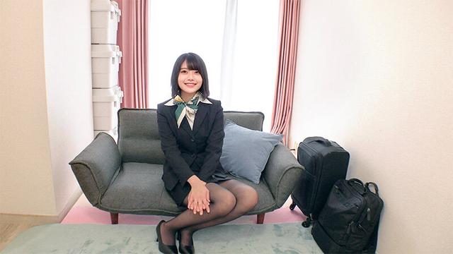 大手航空会社勤務の現職キャビンアテンダントさん！「女性経験ゼロ草食系男子のお悩み聞いてくれませんか？」黒パンスト美脚を目の前にフル勃起した童貞ち〇ぽにフライト帰りでムラムラしてるCAさんが赤面発情！自らまたがり腰振りガニ股騎乗位筆おろし！？連続中出し… サンプル画像 1