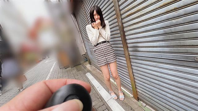 人生初の羞恥プレイでまさかのエロスイッチオン！素人美少女とリモコンバイブお散歩人混みの中ビクビク震えてイキまくってしまう女子たち！くるみさんあゆみさん サンプル画像 4
