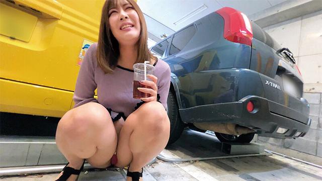 人生初の羞恥プレイでまさかのエロスイッチオン！素人美少女とリモコンバイブお散歩人混みの中ビクビク震えてイキまくってしまう女子たち！くるみさんあゆみさん サンプル画像 7