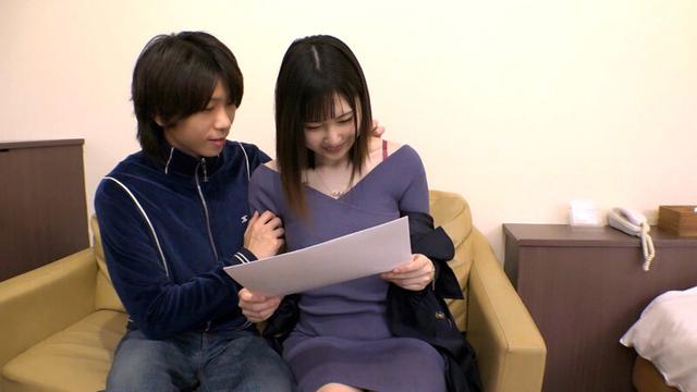 F乳えちえち人妻美女の突撃 逆 取材！！】【性欲×知性のミックスえちょなヤリマン人妻】【取材と称して他人棒観察！！不貞SEX！！】Fパイ美人妻はなんと官能小説家の…ヤリマン参上！！新妻なのに欲求不満！！取材の意味も込めて！？他人棒を味見＆味見で浮気… 島崎星羅 サンプル画像 3