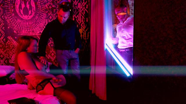 【Marc Dorcel】奴●になりたがる女たち～アングラな世界に足を踏み入れたホイットニー～ サンプル画像 2