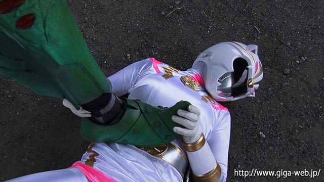 スーパーヒロイン絶体絶命！！Vol.74 ～ワイルドホワイト 壮絶大ピンチ！！～ 琴音芽衣 サンプル画像 7