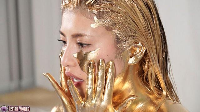早川瑞希が金粉に挑戦！ サンプル画像 6