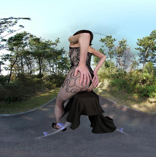 【VR】「ギリギリ着エロVR 露出狂の女」 見られたい願望強めの破廉恥熟女 松山まなか サンプル画像 5