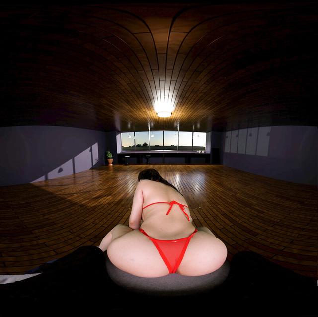 【VR】「ギリギリ着エロVR 露出狂の女」 見られたい願望強めの暴走爆乳痴女 小町ねね サンプル画像 10