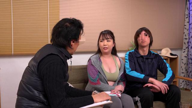 NTRドッキリ企画！マジックミラーパネルPart6 過去最高のドスケベ奥様を発掘！お漏らしアクメは序ノ口…大量ハメ潮パネルびしゃがけ放水スペシャル サンプル画像 1