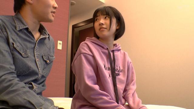 低身長146cmパイパン美少女おじさんチ○ポでドM覚醒 引っ込み思案で引きこもり…【個人撮影】ちっぱい・喘ぎ声◎・中出し ひかる 皆月ひかる サンプル画像 1