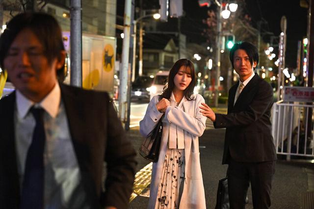 ホテルでの盗撮事件…既婚者同僚の絶倫棒でヨガリ狂う姿を配信された美巨乳妻 森沢かな サンプル画像 7