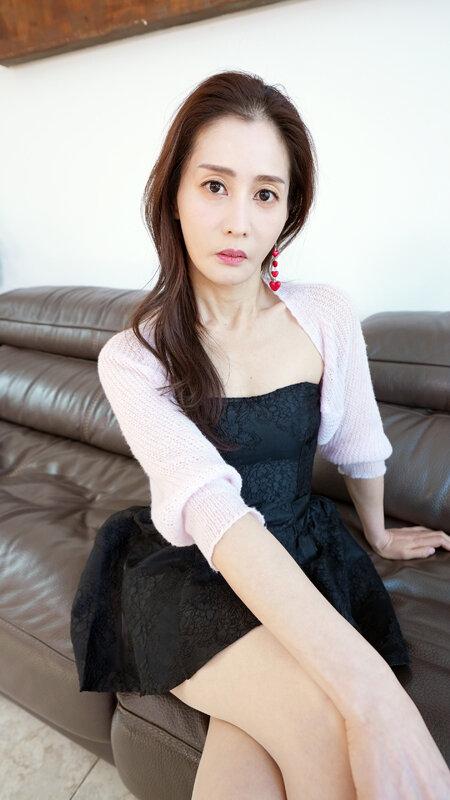 韓国熟女たち！熟練した足の指テクニック。マ〇コよりも足の方が慣れているというヤングミセス。あなたは彼女たちの足に何回出せますか？ サンプル画像 1