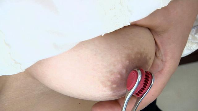 大きい乳首の理由はいじり過ぎてる証拠 エロく伸びすぎた乳首 サンプル画像 10