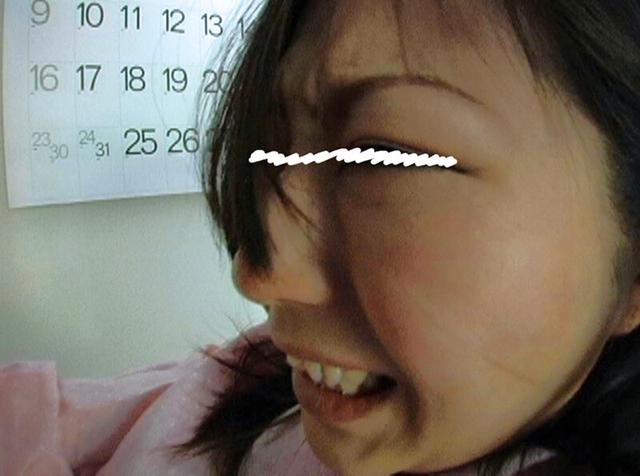人前で初めての排泄 人妻のうんこおしっこを食らう便器男たち サンプル画像 10