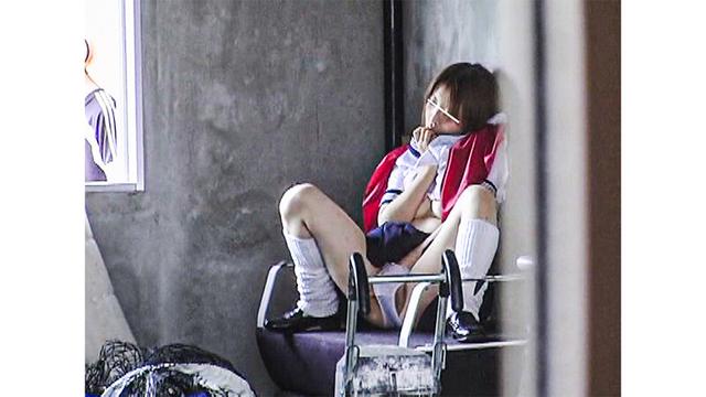 尾行盗撮！隣りの制服女子がオナニー中毒な件 サンプル画像 5