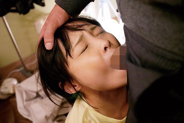 喉奥まで咥えさせ唾液でグチョグチョ 美少女イラマチオ23人 サンプル画像 1
