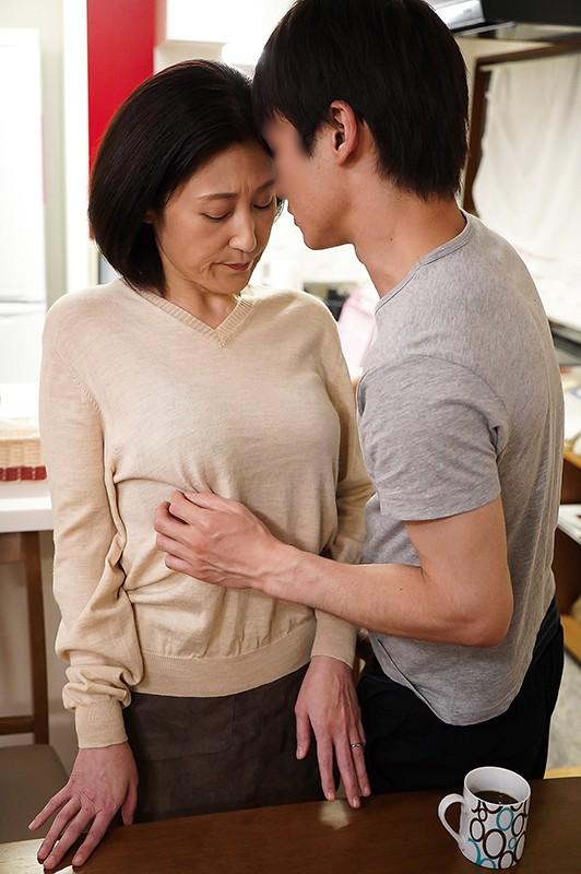夫の面影を持つ息子と未亡人母 徳山翔子 サンプル画像 10