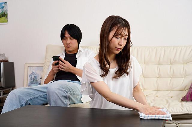 義父との同居で終わりを告げた、私の幸せな結婚生活 今井栞菜 サンプル画像 1