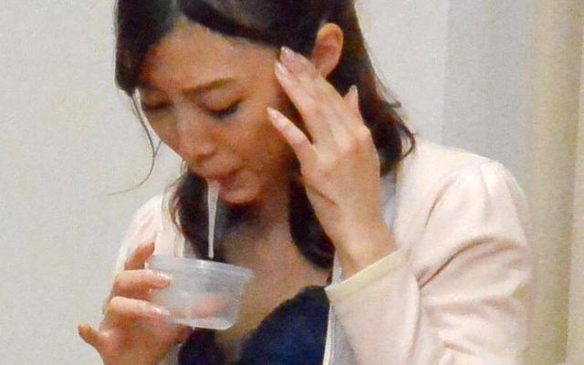精液検査で看護師さんと2人きり 患者（新婚の夫）が勃ちが悪いフリして射精採取のお手伝いを依頼したら…3 サンプル画像 7