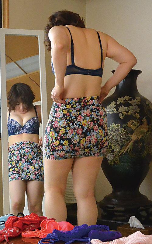 51歳テﾞカ尻の母 に会いに行ったら、Tハﾞックを履いていてヒﾞックリした話…広島の熟母 高松かおり サンプル画像 10