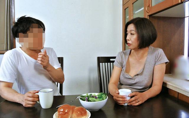 五十路義母 嫁の母は婿に肉体を求められ逞しい肉棒を受け入れる… サンプル画像 13