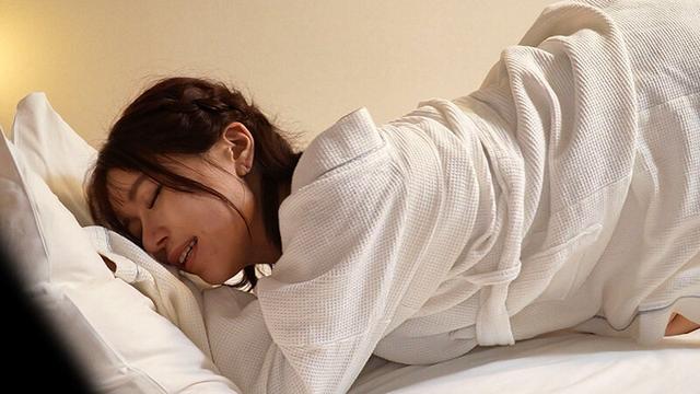 ビジネスホテル無防備オナニー 巨乳OL ＃9 乃木絢愛 サンプル画像 12