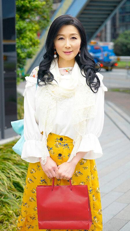 ラグジュアリーエロス 清楚で品良くセレブな熟女たち ナンパ中出し12人4時間SP15 サンプル画像 6