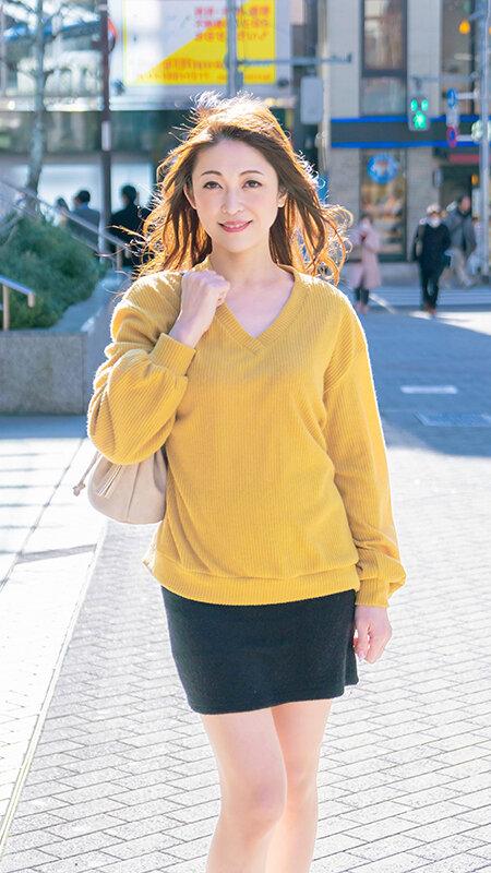 ラグジュアリーエロス 清楚で品良くセレブな熟女たち ナンパ中出し12人4時間SP15 サンプル画像 9