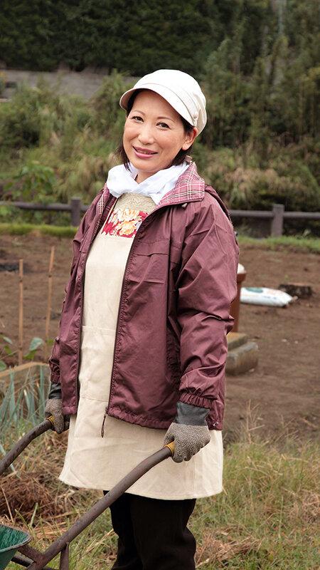 密かに欲求不満を抱えながら悶々と暮らしている 一見真面目な地方のおばさん 12人4時間 サンプル画像 10